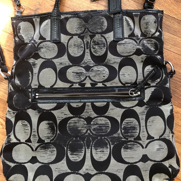 *VERY LOVED* COACH Daisy Gray & Black Crossbody - Picture 2 of 9
